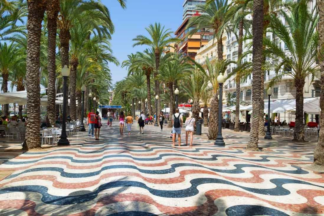 Beach, City Center And Entertainment Аликанте Экстерьер фото